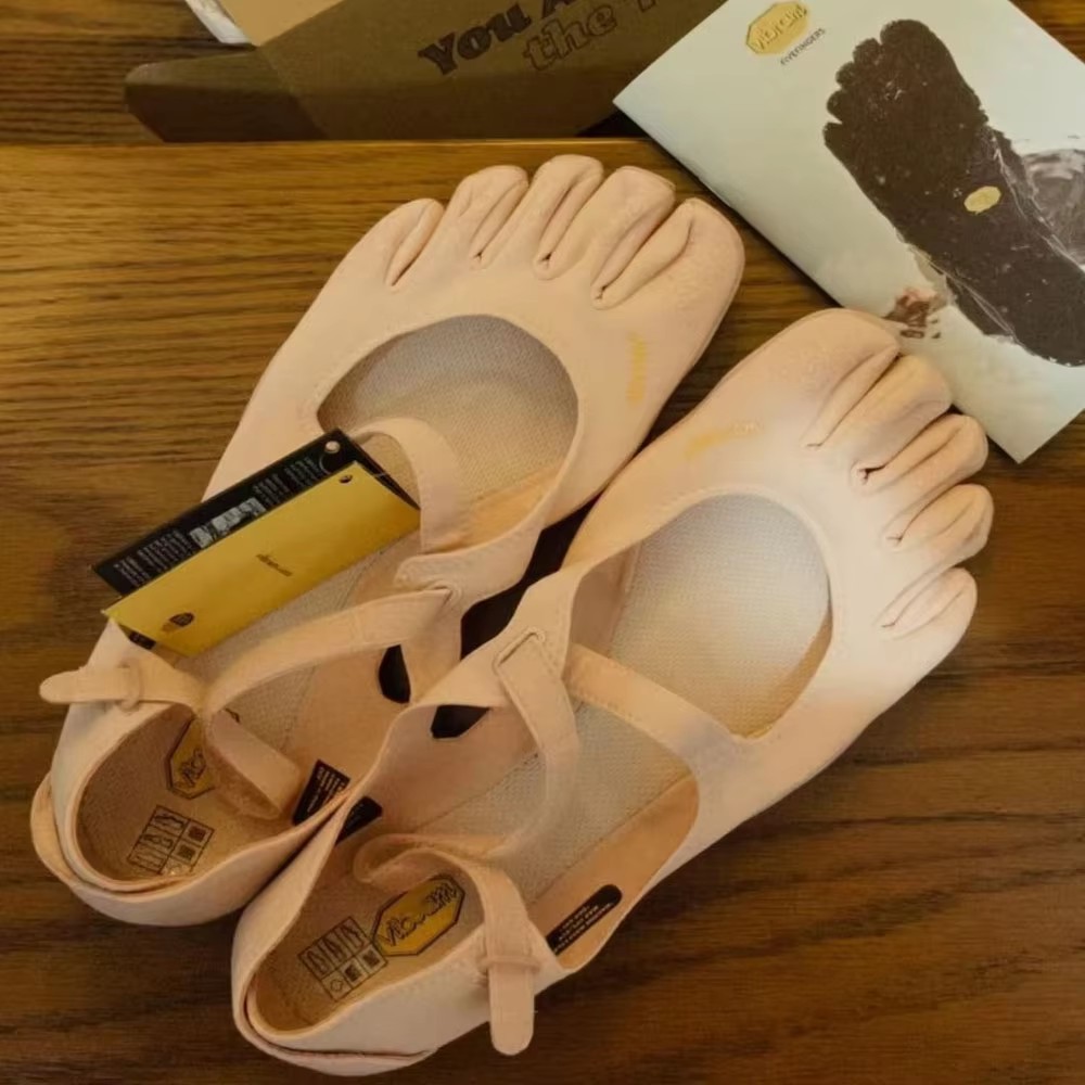 Lightweight, breathable, and q - Women'S Shoes Louis Vuitton ulasan dan harga